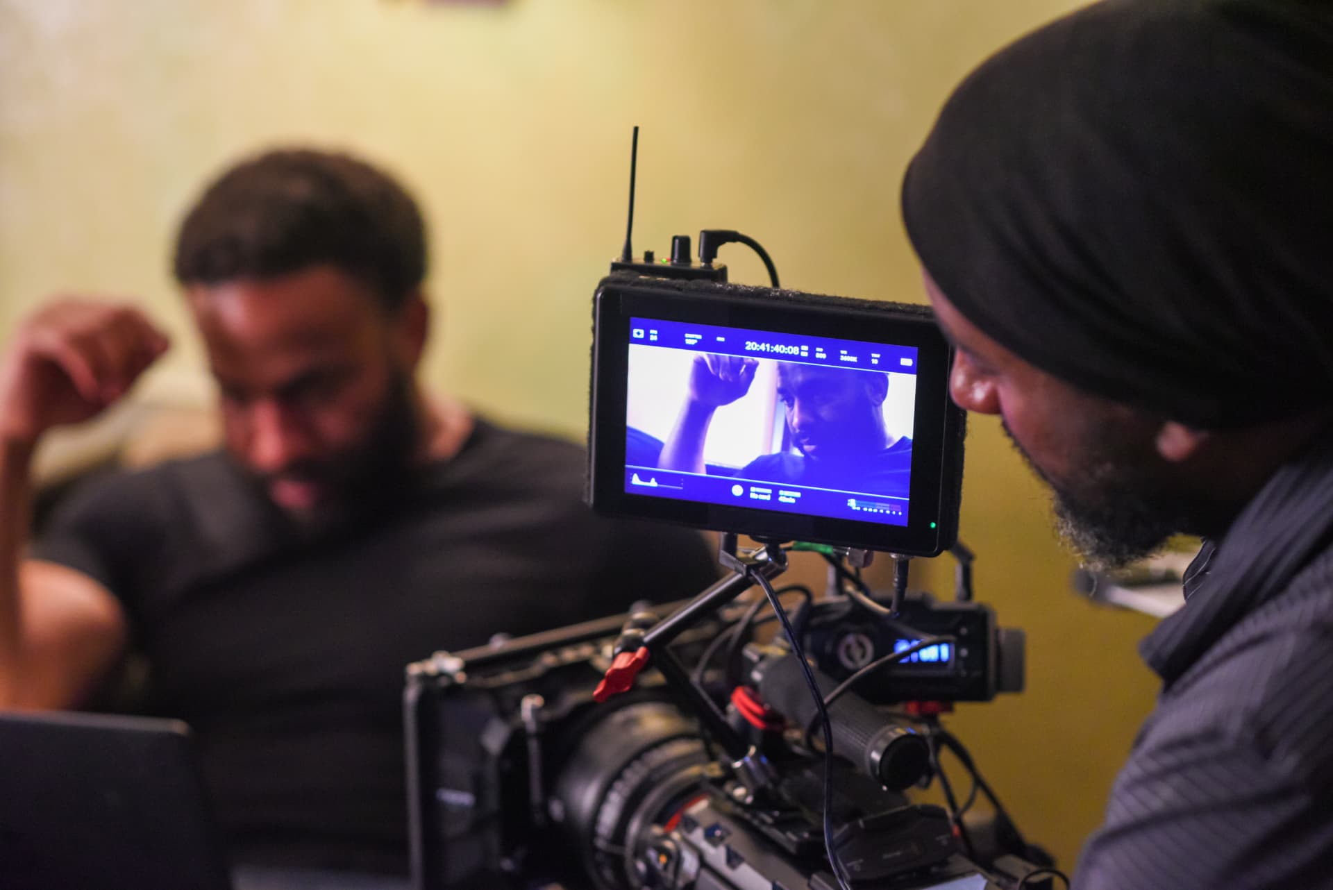 Mister Gates behind the scenes — Framing a close-up